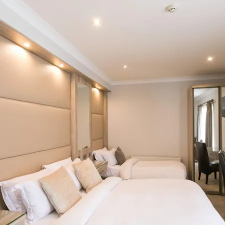 Hotel Fitzgeralds Woodlands House 4*