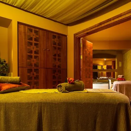 Fitzgeralds Woodlands House 4*