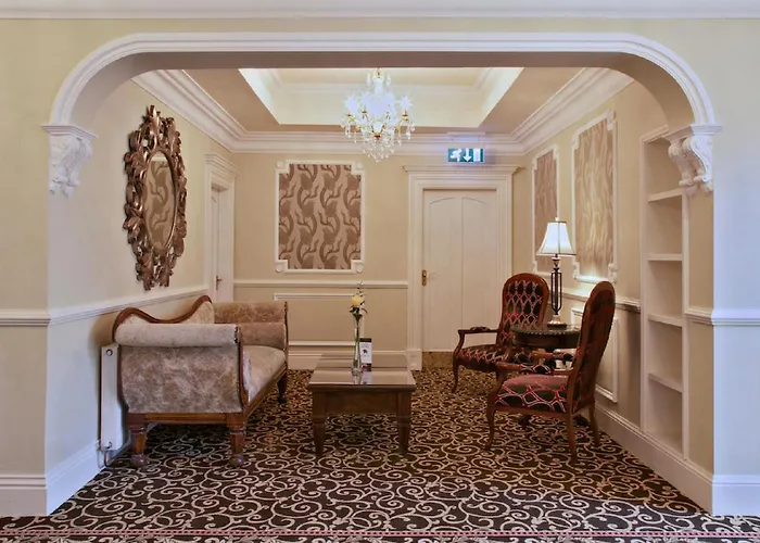 Fitzgeralds Woodlands House 4*